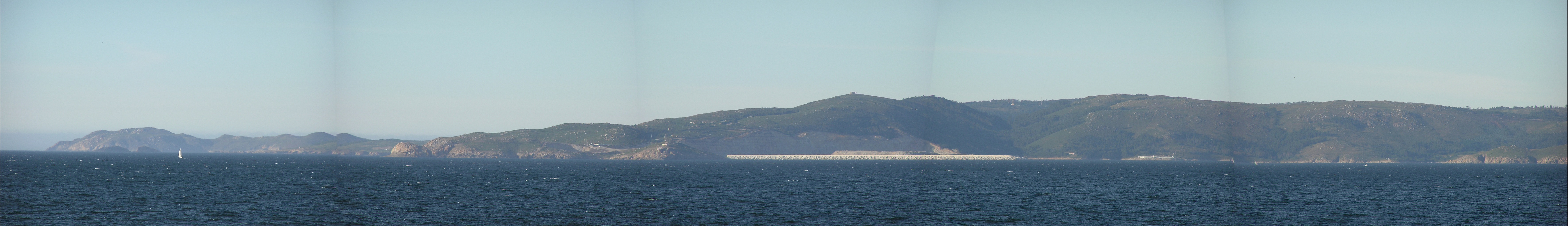 Monteventoso y Prior vistos desde A Coruña