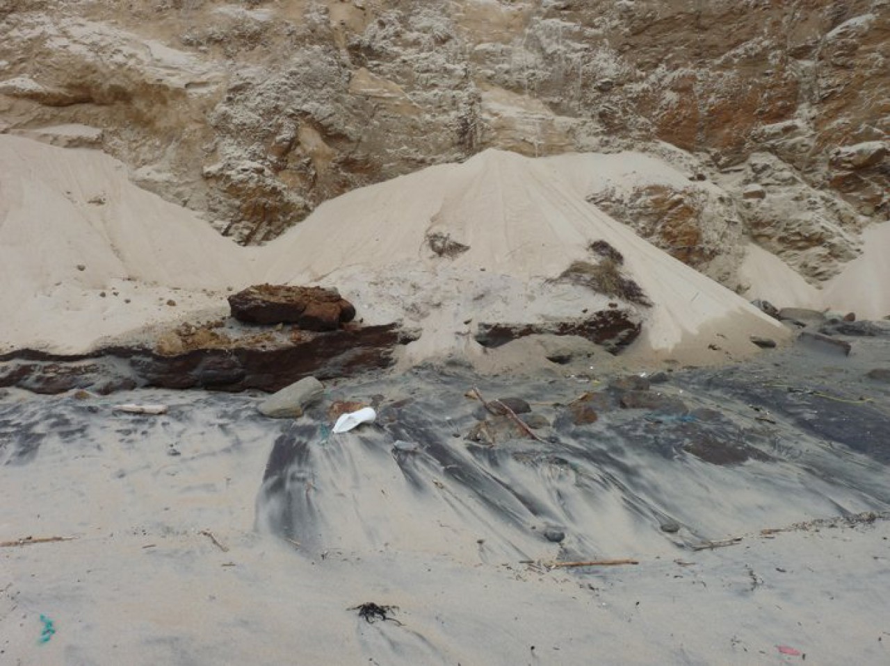 Sedimentos na Praia da Fragata (21.03.2014)